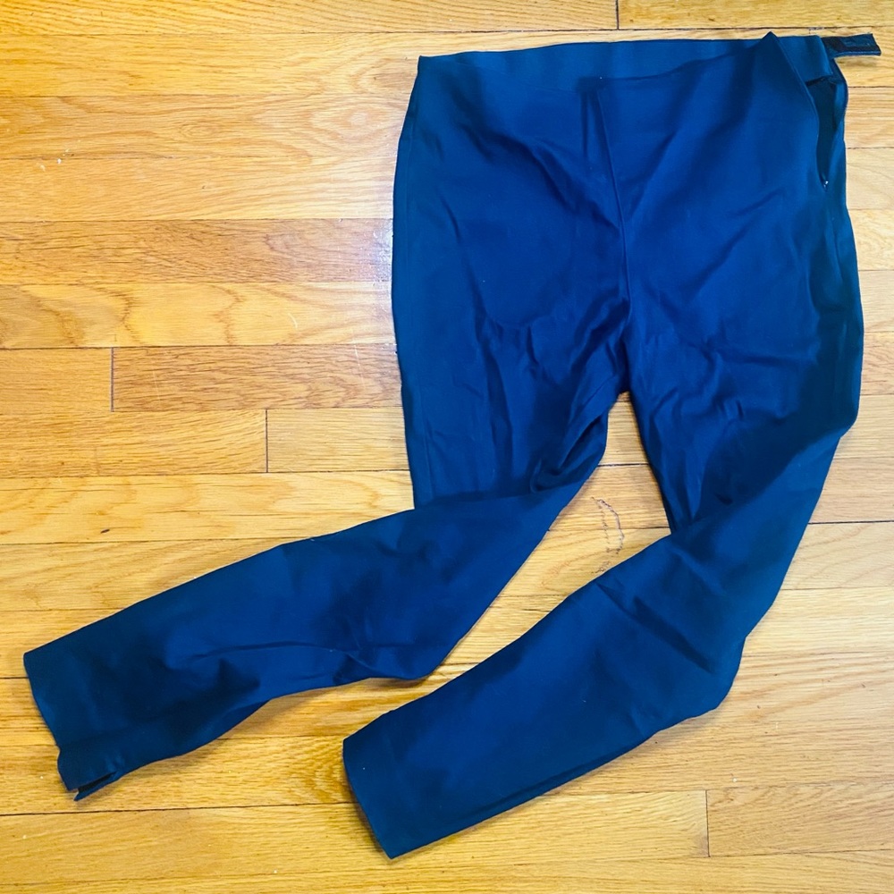 Old Navy Cigarette Pants in Navy Blue Never worn Women’s Size 8 Cute for Office